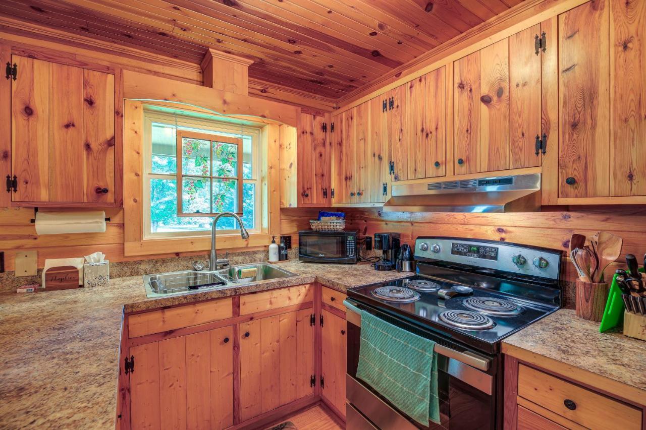 Sparta Blue Ridge Mountain Cabin With Views And Hot Tub 빌라 외부 사진