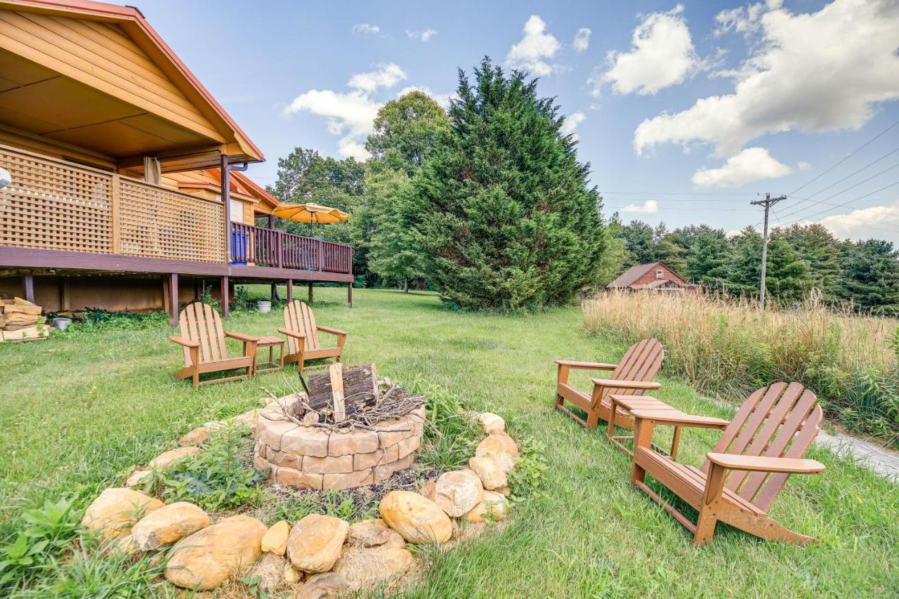 Blue Ridge Mountain Cabin With Views And Hot Tub Sparta 외부 사진