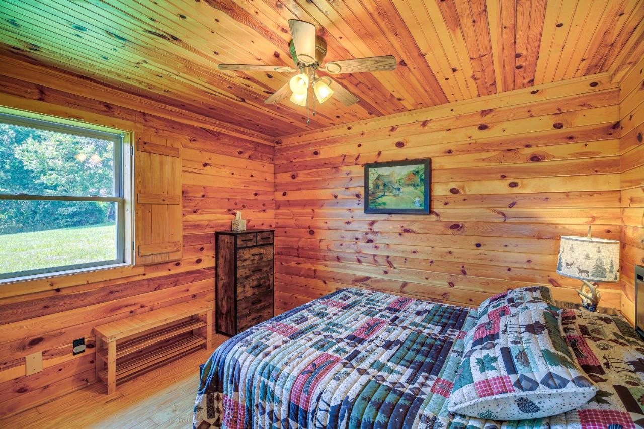 Blue Ridge Mountain Cabin With Views And Hot Tub Sparta 외부 사진