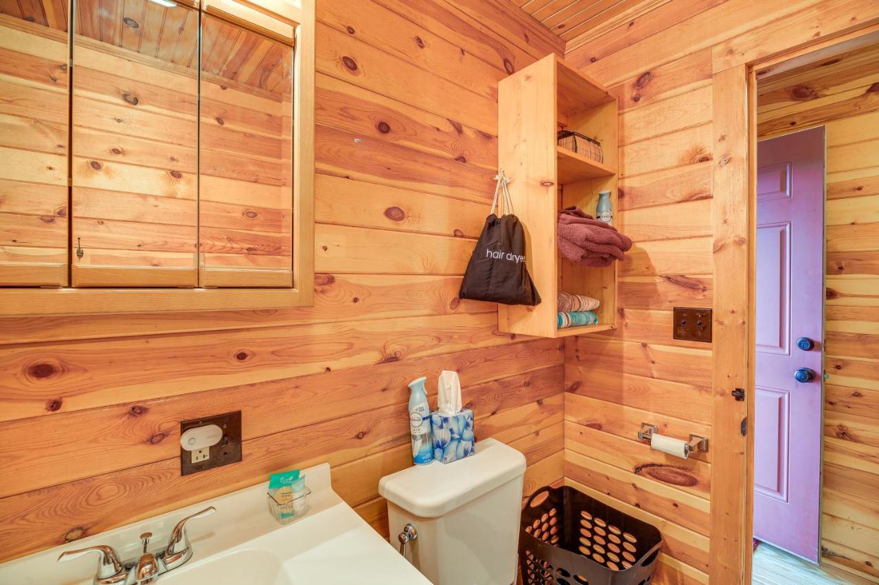 Blue Ridge Mountain Cabin With Views And Hot Tub Sparta 외부 사진