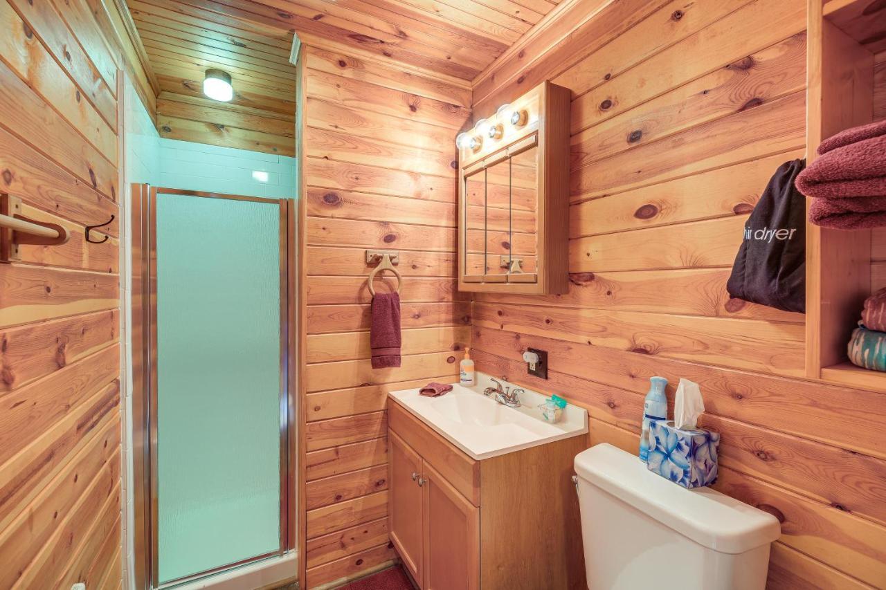 Blue Ridge Mountain Cabin With Views And Hot Tub Sparta 외부 사진