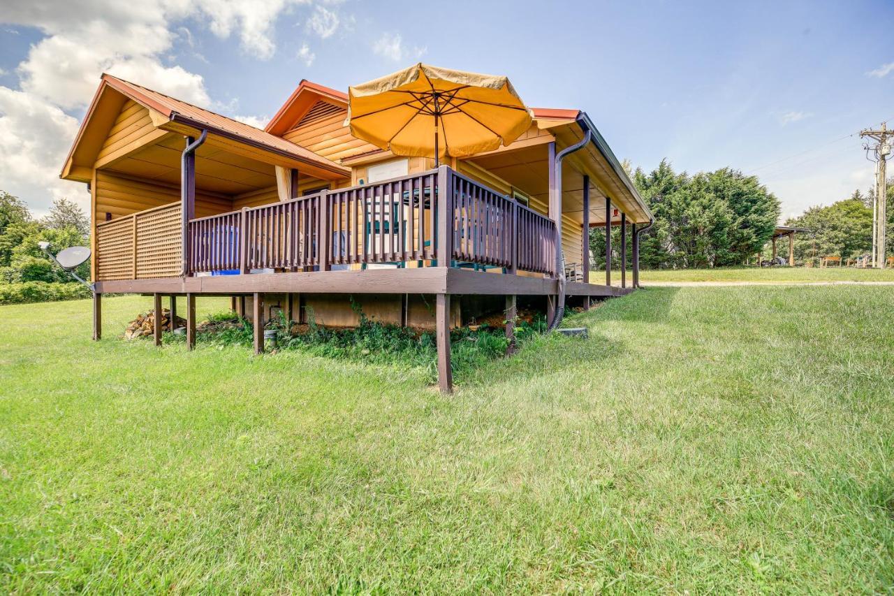 Blue Ridge Mountain Cabin With Views And Hot Tub Sparta 외부 사진